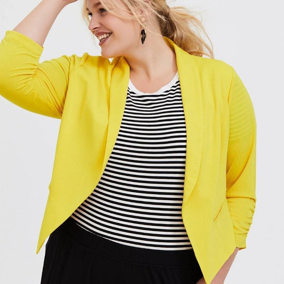 Torrid Yellow Studio Crepe Classic Blazer in Size 2 (18/20) - Picture 1 of 15